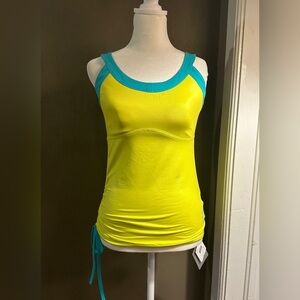 Reebok women’s athletic top w/ built in bra, side ruching, XS,